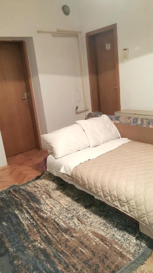 Digital Nomad Comfy Apartment,Foot Mountain Vodno And Millennium Cross,19 Min By Walk To Cener,Free Parking Szkopje Kültér fotó